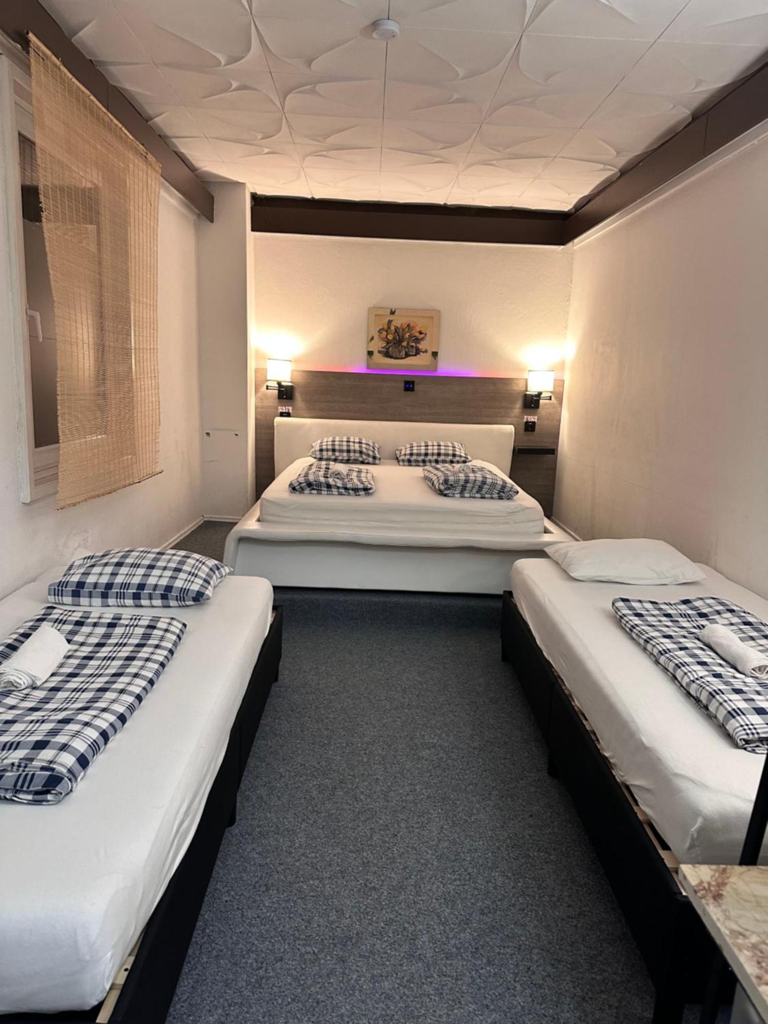 Hostel Lovely Rooms, City Center, Shared Bathroom, Windows To Corridor Villach Exterior foto