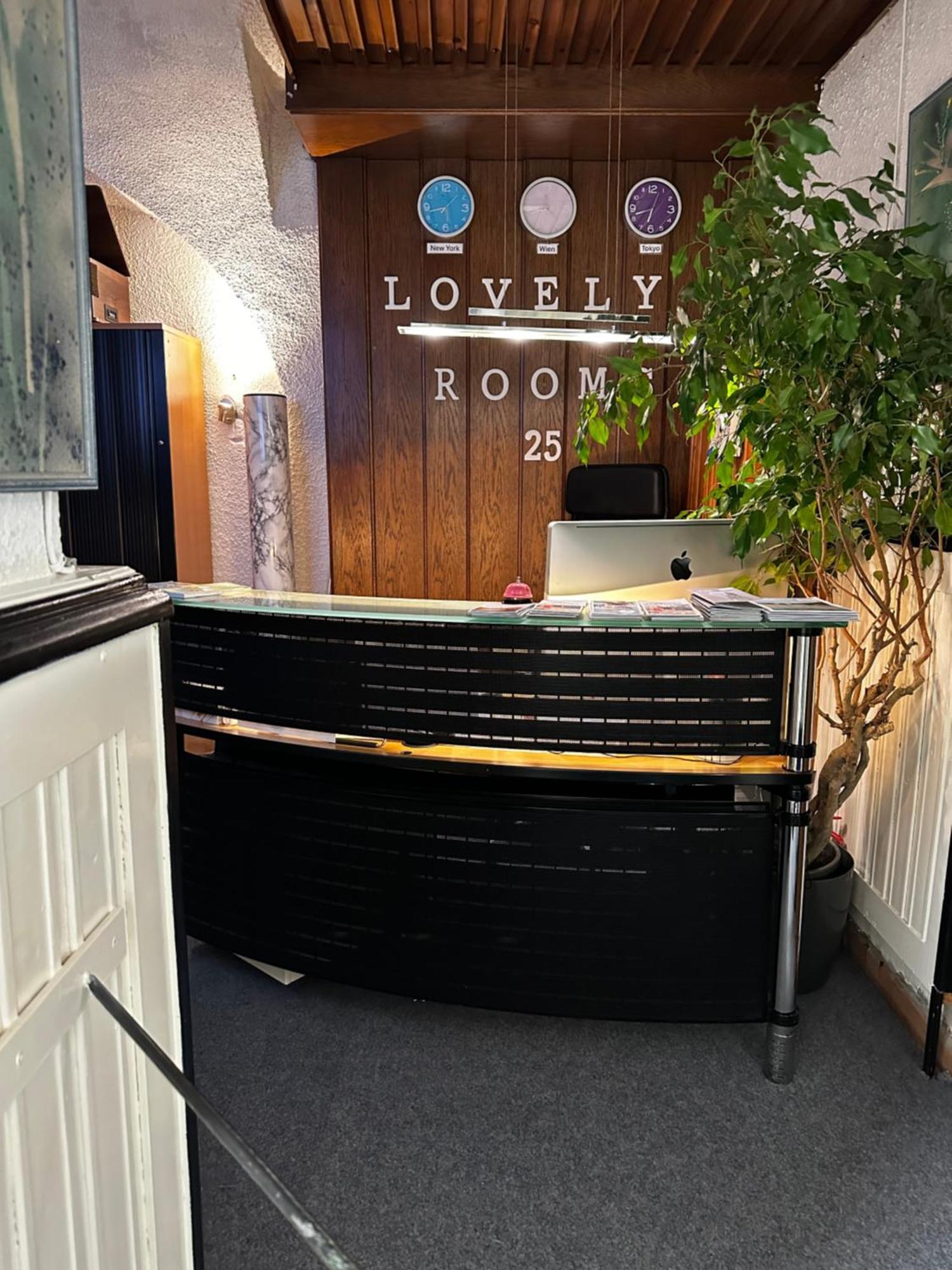 Hostel Lovely Rooms, City Center, Shared Bathroom, Windows To Corridor Villach Exterior foto